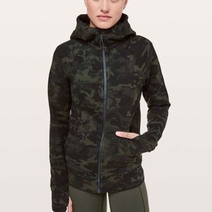 LULULEMON women’s size 8 “Scuba” zip-up hoodie Green Camo